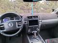 Volkswagen Touareg 2007 года за 5 500 000 тг. в Астана – фото 2
