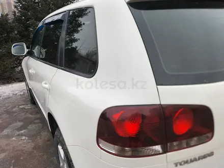 Volkswagen Touareg 2007 года за 5 500 000 тг. в Астана – фото 9