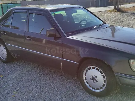 Mercedes-Benz E 200 1994 года за 1 350 000 тг. в Караганда – фото 2