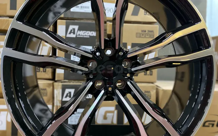 (Разноширокие) R22 5x112 66, 5 Black Machined Face за 640 000 тг. в Алматы