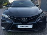 Toyota Camry 2018 года за 10 250 000 тг. в Караганда