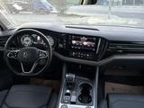 Volkswagen Touareg 2022 года за 30 000 000 тг. в Костанай – фото 2