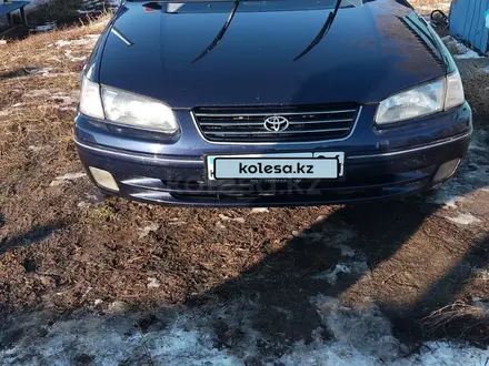 Toyota Camry 1998 года за 5 800 000 тг. в Актобе – фото 2