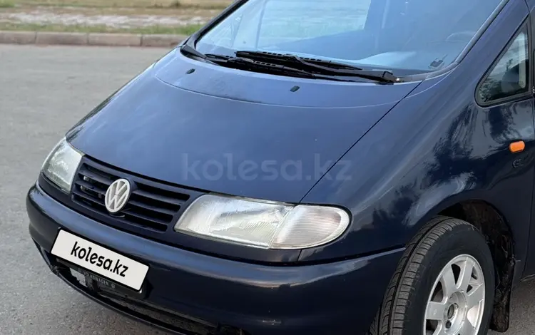 Volkswagen Sharan 1996 годаүшін1 900 000 тг. в Павлодар