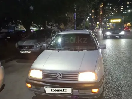 Volkswagen Vento 1994 года за 890 000 тг. в Алматы