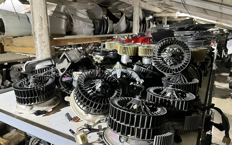 Печка вентилятора на Audi за 9 900 тг. в Актау