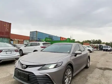 Toyota Camry 2022 года за 13 200 000 тг. в Алматы – фото 2