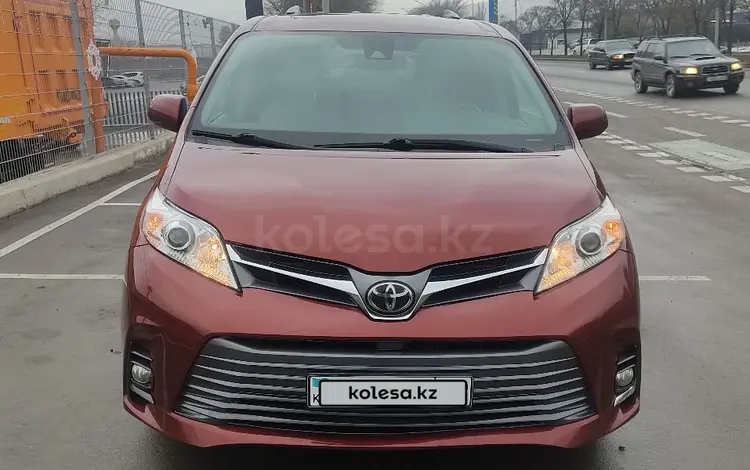 Toyota Sienna 2018 года за 16 500 000 тг. в Алматы