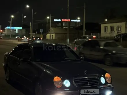 Mercedes-Benz E 320 2000 года за 3 050 000 тг. в Атырау