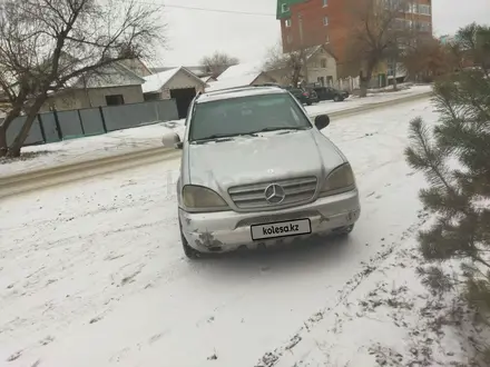 Mercedes-Benz ML 320 1997 года за 2 800 000 тг. в Актобе – фото 3