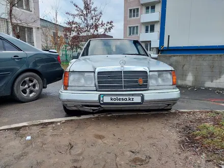 Mercedes-Benz E 260 1992 года за 900 000 тг. в Алматы – фото 2