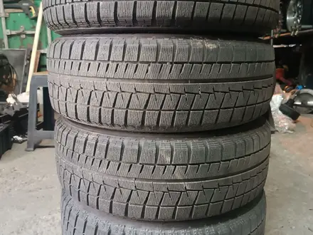 Комплект зимней резины 215/60 r16 Bridgestone, свежедоставлена с Японии за 95 000 тг. в Алматы