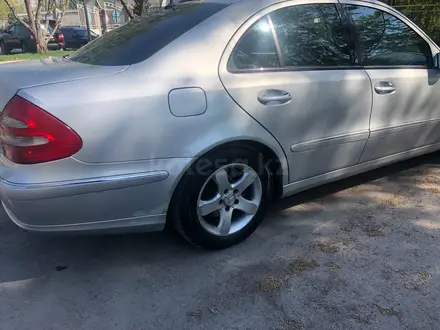 Mercedes-Benz E 320 2003 года за 7 500 000 тг. в Павлодар – фото 3