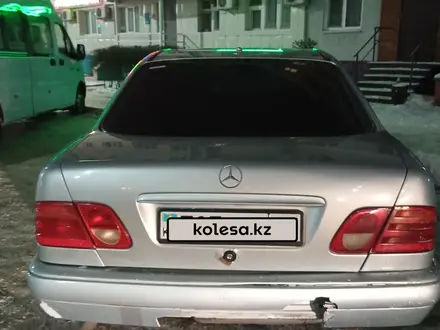 Mercedes-Benz E 200 1995 года за 1 800 000 тг. в Петропавловск – фото 5