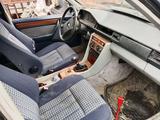 Mercedes-Benz E 230 1989 годаүшін300 000 тг. в Риддер