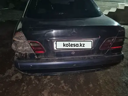 Mercedes-Benz E 240 1999 года за 1 999 999 тг. в Караганда – фото 3