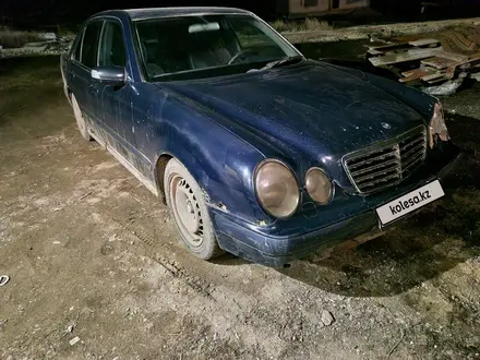 Mercedes-Benz E 240 1999 годаүшін1 850 000 тг. в Караганда – фото 4