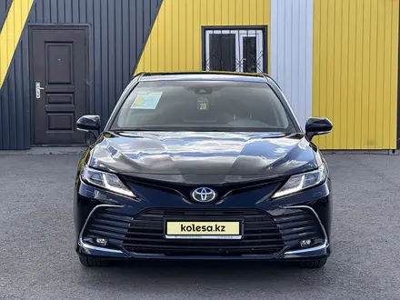 Toyota Camry 2023 года за 16 500 000 тг. в Караганда – фото 2