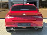 Hyundai Elantra 2021 года за 7 900 000 тг. в Уральск – фото 5