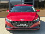 Hyundai Elantra 2021 года за 7 900 000 тг. в Уральск – фото 2