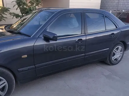 Mercedes-Benz E 200 1996 года за 2 800 000 тг. в Кызылорда – фото 2