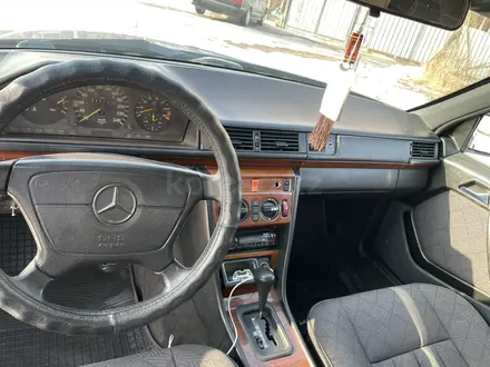 Mercedes-Benz E 220 1992 года за 2 050 000 тг. в Алматы – фото 4