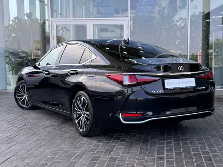 Lexus ES 250 2024 года за 27 500 000 тг. в Алматы – фото 4