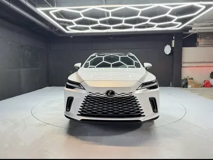 Lexus RX 500h 2024 года за 36 000 000 тг. в Актау