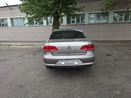 Volkswagen Passat 2014 года за 5 000 000 тг. в Алматы – фото 9