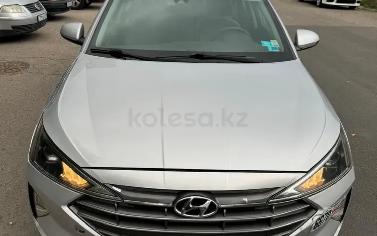 Hyundai Elantra 2018 годаfor6 600 000 тг. в Алматы