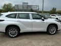 Toyota Highlander Prestige 2025 года за 27 850 000 тг. в Уральск – фото 2