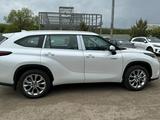 Toyota Highlander Prestige 2025 года за 28 000 000 тг. в Уральск