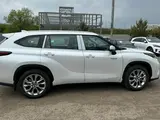 Toyota Highlander Prestige 2025 года за 26 800 000 тг. в Уральск