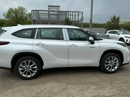 Toyota Highlander Prestige 2025 года за 26 800 000 тг. в Уральск