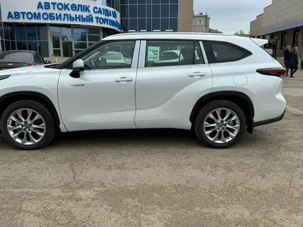 Toyota Highlander Prestige 2025 года за 26 800 000 тг. в Уральск – фото 3