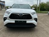 Toyota Highlander Prestige 2025 года за 27 850 000 тг. в Уральск