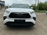 Toyota Highlander Prestige 2025 года за 27 850 000 тг. в Уральск