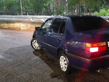 Volkswagen Vento 1993 года за 1 200 000 тг. в Караганда – фото 7