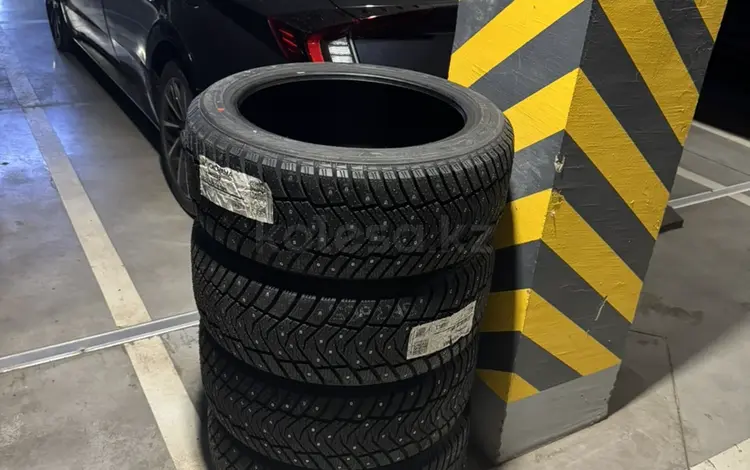 Зимние шипованные шины 235/45 R18. за 280 000 тг. в Астана