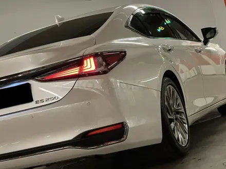 Lexus ES 250 2021 года за 25 400 000 тг. в Алматы