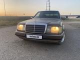 Mercedes-Benz E 220 1993 года за 2 070 000 тг. в Астана – фото 2