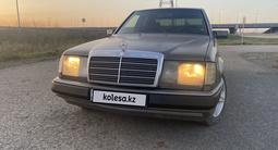 Mercedes-Benz E 220 1993 года за 2 070 000 тг. в Астана – фото 2