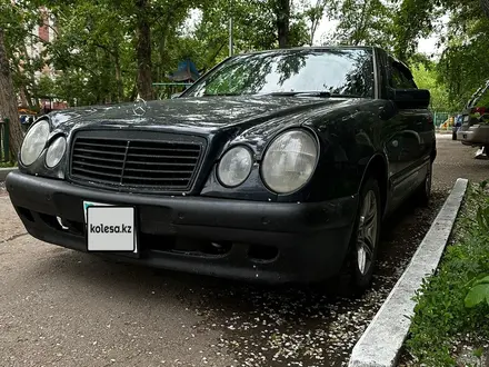 Mercedes-Benz E 200 1996 года за 2 300 000 тг. в Астана