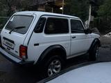 ВАЗ (Lada) Lada 2121 2000 года за 2 400 000 тг. в Алматы – фото 3