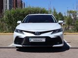 Toyota Camry 2021 года за 14 300 000 тг. в Астана – фото 3