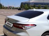 Toyota Camry 2021 года за 14 300 000 тг. в Астана – фото 4