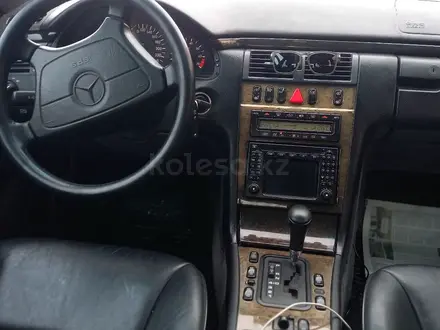 Mercedes-Benz E 240 1997 года за 2 500 000 тг. в Уральск – фото 7