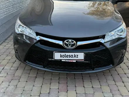 Toyota Camry 2015 года за 7 500 000 тг. в Атырау