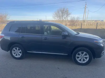 Toyota Highlander 2013 года за 9 200 000 тг. в Актобе – фото 3