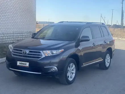 Toyota Highlander 2013 года за 9 200 000 тг. в Актобе – фото 2